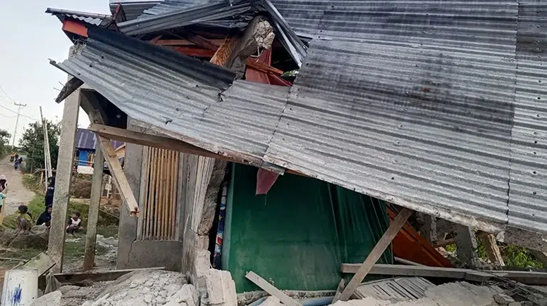 Endonezya'da kabus dolu sabah: 7.7'lik deprem sonrası tsunami paniği