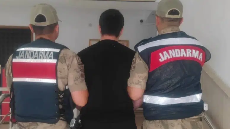 Karaköprü ilçesinde uzun süredir aranan hırsızlık hükümlüsü yakayı ele verdi