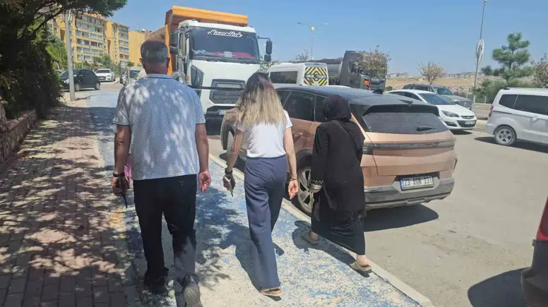 Elazığ zabıta ekipleri cami önlerindeki dilencilere müdahale etti