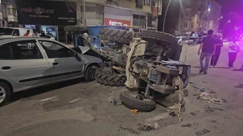 Elazığ merkezde traktör ile otomobilin karıştığı kazada beş kişi yaralandı