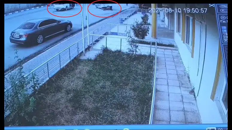 Baykan Belediyesi çalışanları kontrolden çıkan otomobili son anda durdurdu
