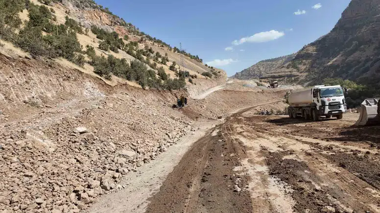 Şırnak Beytüşşebap yolunda ulaşım artık daha güvenli ve konforlu hale geliyor