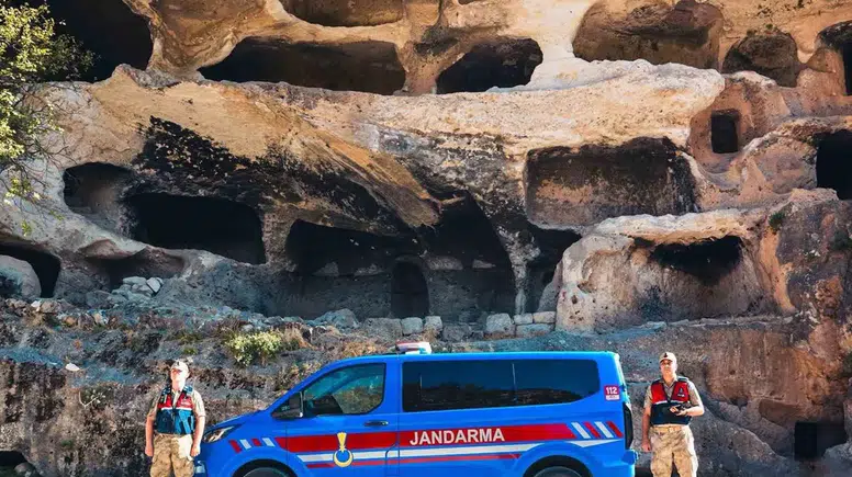 Jandarma Şırnak'ın saklı kalmış doğal güzelliklerini gözler önüne serdi