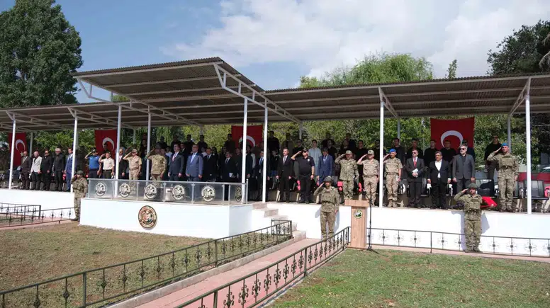 10'uncu Komando Tugayı'nda komuta devir teslim töreni yapıldı