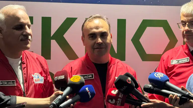 Bakan Kacır Diyarbakır'da TEKNOFEST heyecanını gençlerle paylaştı