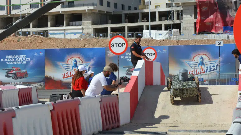 Mardin'de TEKNOFEST heyecanı insansız kara araçlarıyla zirveye ulaştı