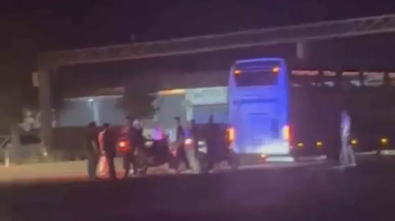 Siverek yolunda kaza sonrası gergin anlar yaşandı