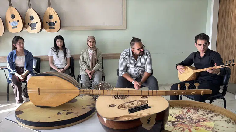 Midyatlı öğrencilerin müzik hayalleri Semih öğretmenin ücretsiz dersleriyle gerçeğe dönüştü