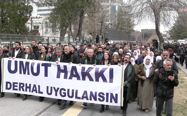 Öcalan’ın “Barış ve Demokratik Toplum Çağrısı” kitaplaştı: Küresel yankılar tek eserde toplandı