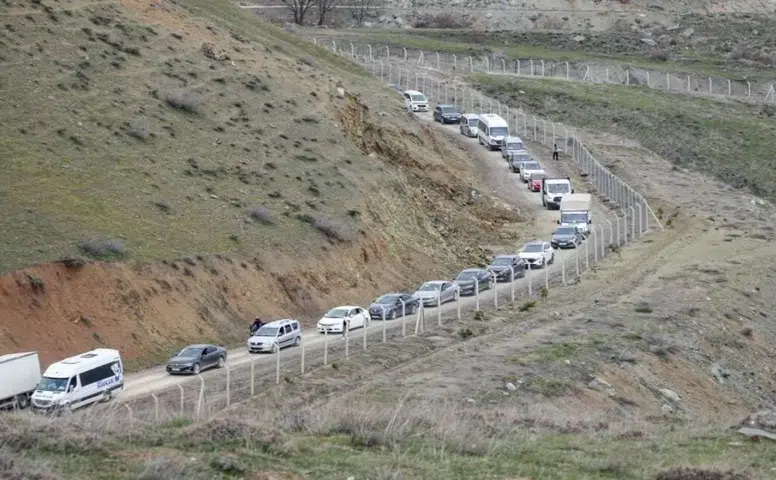 Hakkari-Van karayolu kapandı: Diyarbakır'ın belediyesinden çağrı geldi