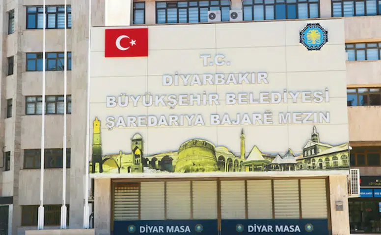 Diyarbakır’da çok dilli hamle: Belediyede Kürtçe eğitimi başladı
