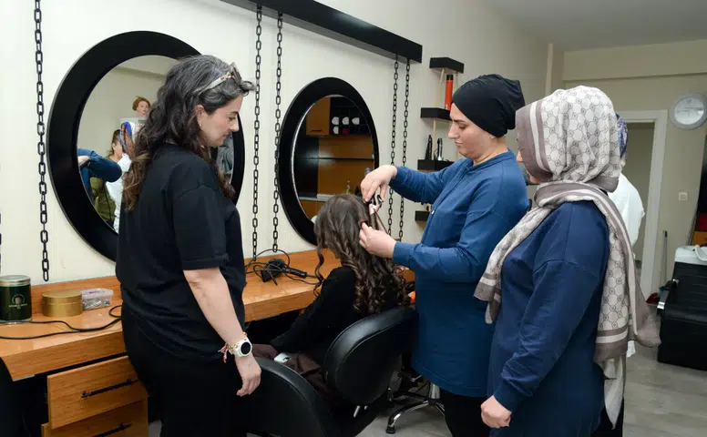 Diyarbakır’da kadınlar meslek kurslarıyla ekonomik hayata katılıyor
