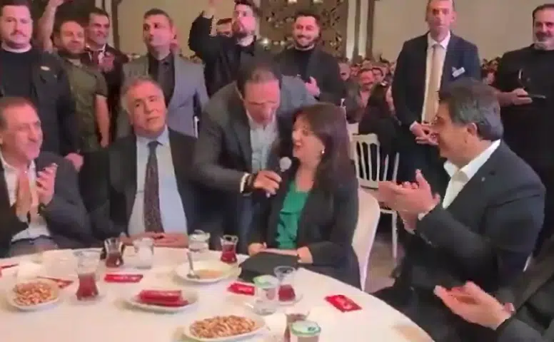 Pervin Buldan sahnede şarkıya eşlik etti! O anlar dikkat çekti