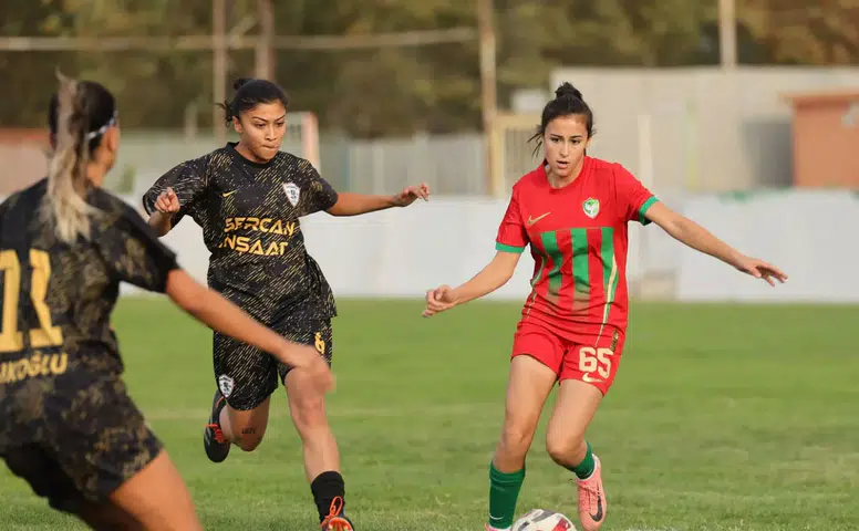 İstanbul deplasmanında gövde gösterisi: Amedspor Kadın Futbol Takımı rakiplerine sahayı dar etti