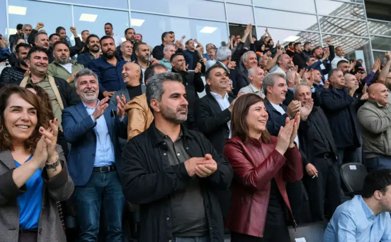 Serra Bucak, Amedspor-Bodrumspor maçını tribünden takip etti