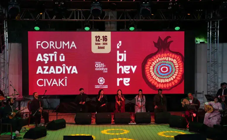 Amed’de barış forumuna müzik damga vurdu: Ma Music konserinde halaylar geceye yayıldı