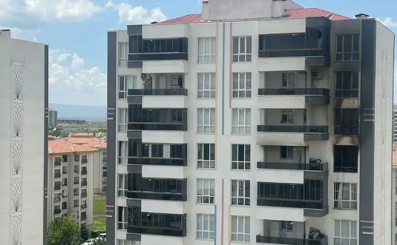 Diyarbakır'daki sitenin 8. katında yangın çıktı: Güçlükle müdahale edildi