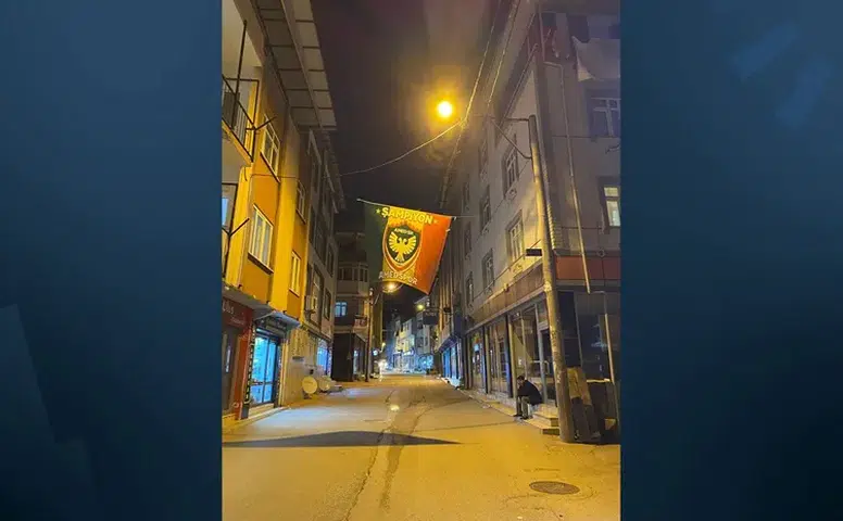 Bursa’da Amedspor rüzgarı: Mahalle bayraklarla donatıldı
