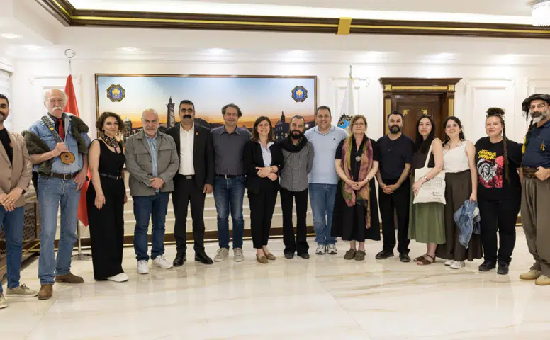 Diyarbakır’da “Barışın Dili Sanatla Kuruluyor” buluşması