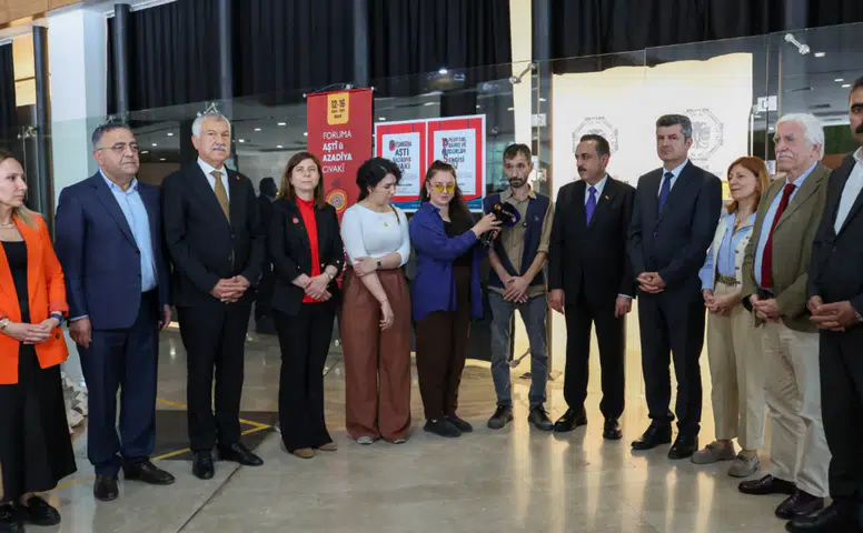 Amed’de barış ve hafıza sanatla buluştu: 32 sanatçının eserleri sergide bir araya geldi
