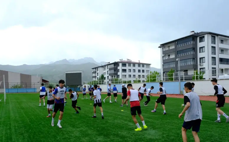 Amedspor’un Tunceli seçmelerine yoğun ilgi: 200 genç yetenek sahaya çıktı