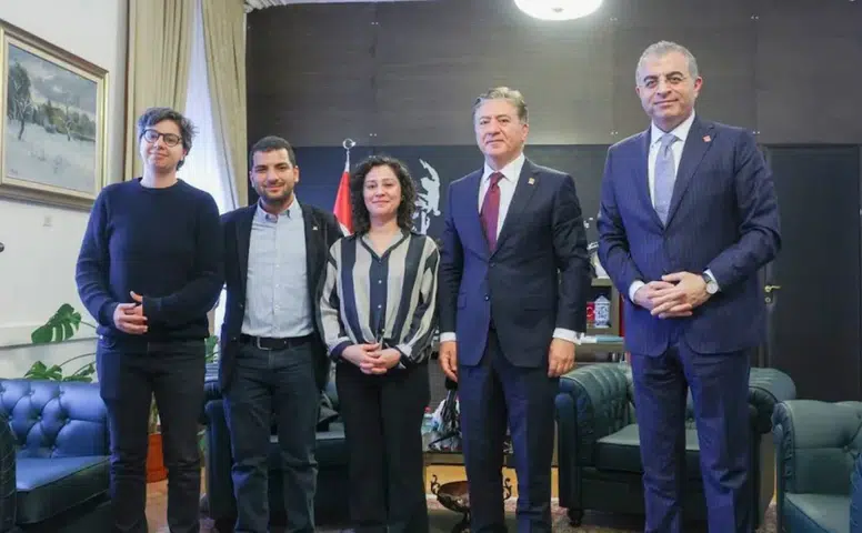 SOL Parti ve CHP'den kritik bayramlaşma: Saraya karşı omuz omuza