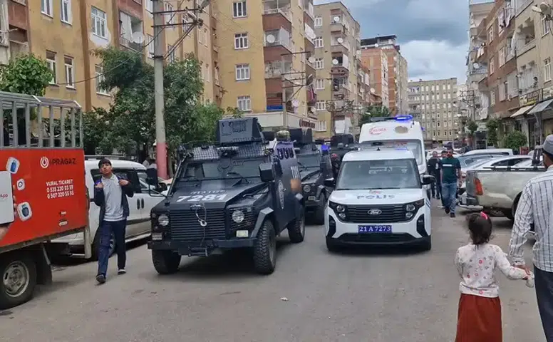 Diyarbakır’da iki grup birbirine girdi: 3 kişi yaralandı