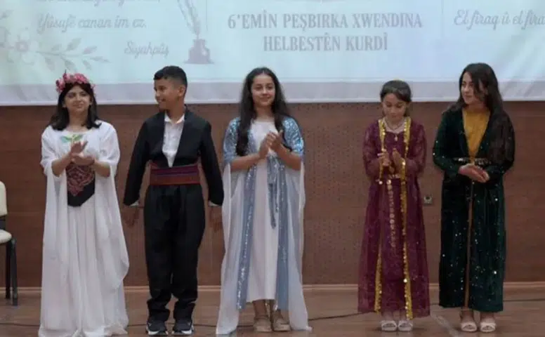 Kızıltepe’de Kürtçe şiir yarışması coşkusu: 11 yaşındaki Delal birinci oldu