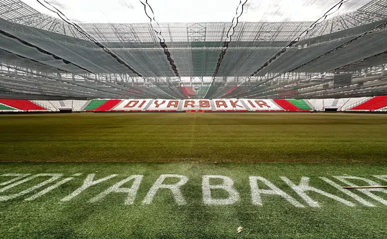 Diyarbakır Stadı Süper Lig’e hazırlanıyor: Hibrit çim dönemi başladı