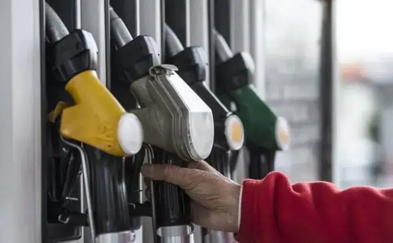 Araç sahiplerine kötü haber: Benzin ve motorine çifte zam geliyor