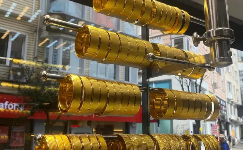 Altın yatırımcısının gözü kulağı tabelada: Fiyatlar eridi, düğün sezonunda fırsat mı doğdu?
