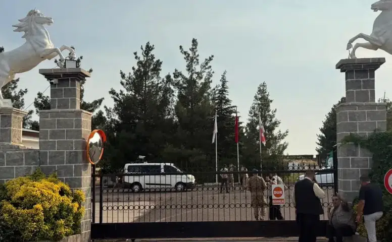 Halı sahada başlayan husumet hipodromlara taştı: İki şehirde eş zamanlı kanlı kavga