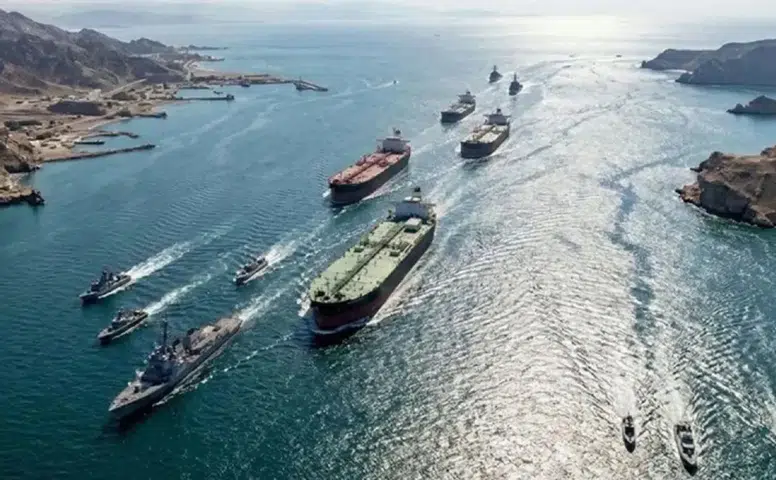 İran Hürmüz Boğazı'nı kapattığını duyurdu