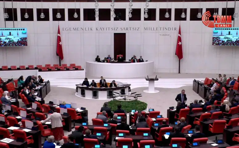 Öğretmenlere müdahale Meclis'i karıştırdı: Muhalefet komisyonu terk etti