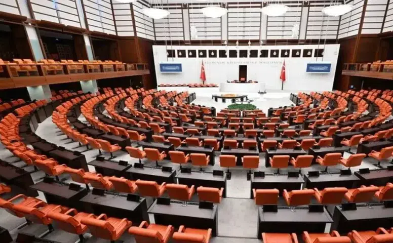 Üniversite kapıları yeniden açılıyor: Milyonlarca öğrenciyi ilgilendiren af teklifi Meclis yolunda