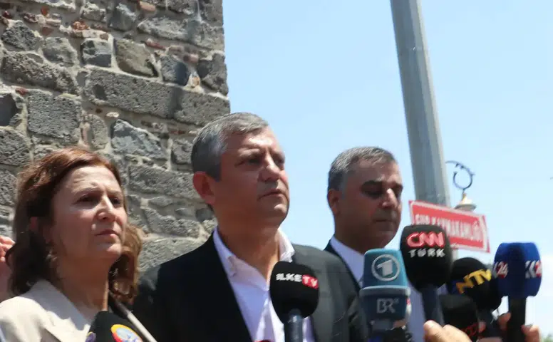 Özgür Özel Diyarbakır'da Kayyım siyasetine karşı sokaktayız