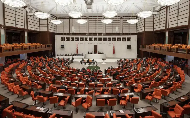 Siyasetin gündemi yoğun: TBMM'nin mesaisi uzatıldı, kulislerdeki "değişim" beklentisi büyüyor