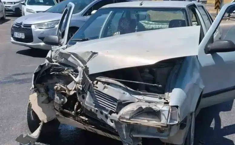 Çınar yolunda otomobil kamyonete arkadan çarptı