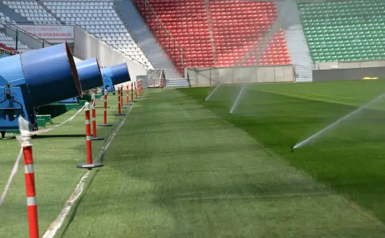 Diyarbakır’da termometreler 40 dereceyi aştı: Amedspor’un sahasında "kavurucu" mesai