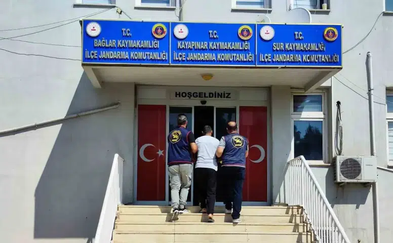 Diyarbakır'da JASAT operasyonu: Kesinleşmiş hapis cezası bulunan 137 kişi yakalandı