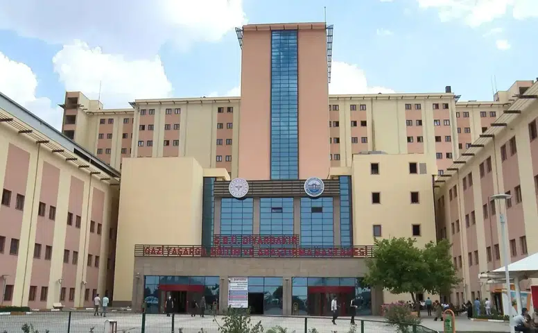 Diyarbakır'da buğday pazarında bıçaklı saldırı sonucu bir kişi ağır yaralandı