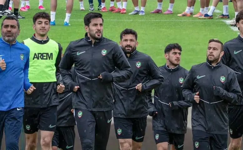 Besnik Hasi ilk sınavında: Amedspor-Dinamo Batumi maçı başladı