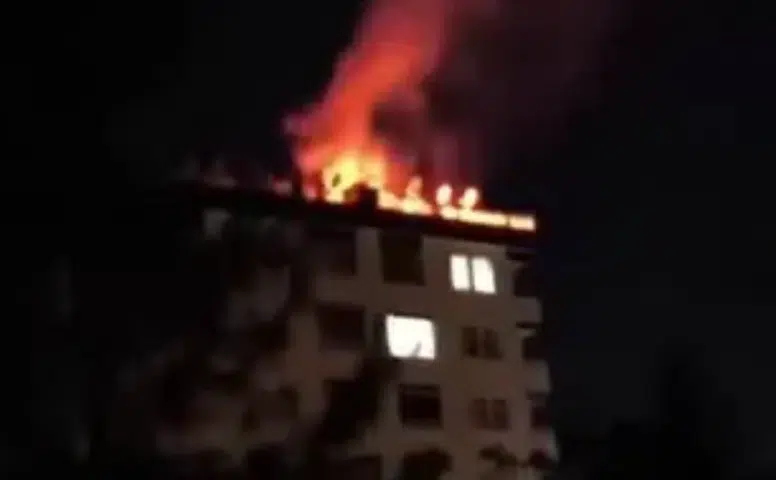 Kayapınar ilçesindeki sekiz katlı binada gece saatlerinde yangın paniği yaşandı