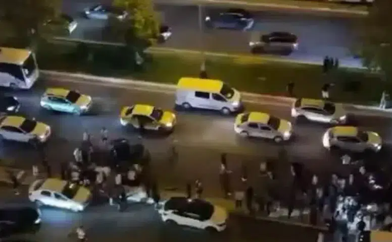 Diyarbakır Kayapınar yolunda iki araç birbirine girdi