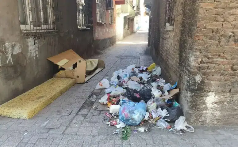 Bağlar'da çevre kirliliği tepkisi: Mahalle sakinleri çözüm bekliyor