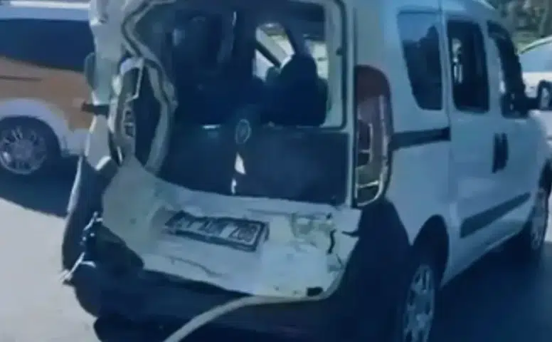 Diyarbakır'da zincirleme trafik kazası: 5 araç birbirine girdi, 4 kişi yaralandı