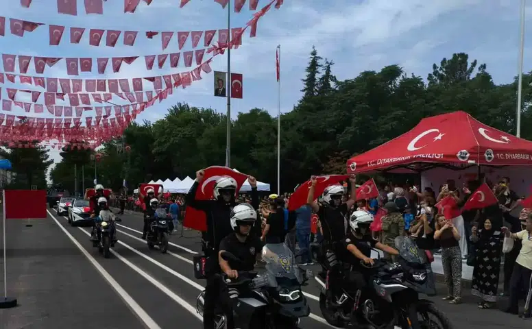Zafer Bayramı'nın 104'üncü yılı Diyarbakır'da coşkuyla kutlandı