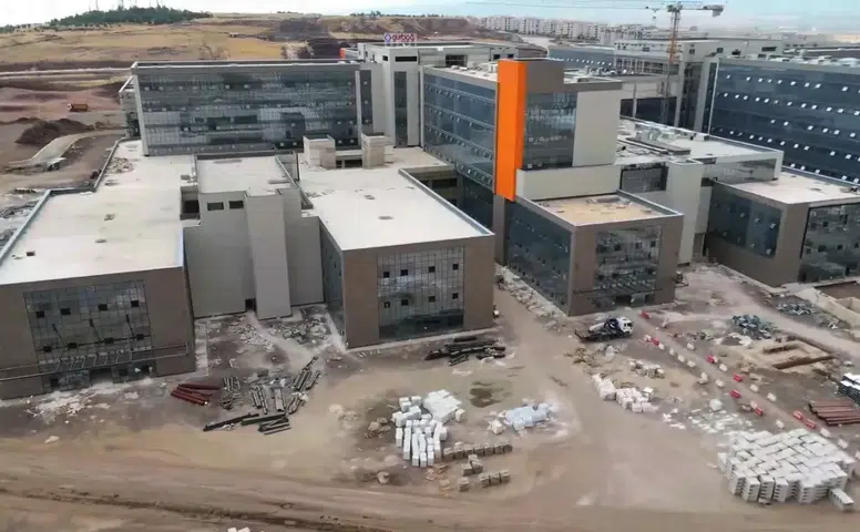 Kayapınar Şehir Hastanesi yüzde 98 tamamlandı, 2027'de açılıyor