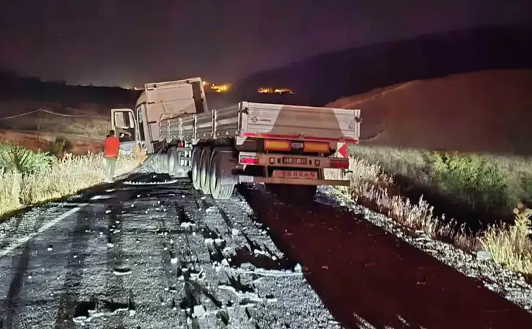 Diyarbakır Lice’de otomobil tırla çarpıştı: 2 kişi öldü