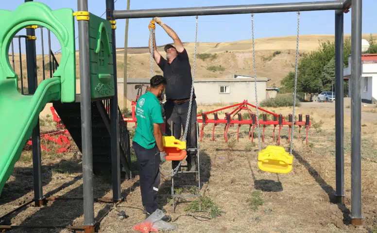 Diyarbakır’ın kırsalında çocukların beklediği haber: 39 mahallede oyun alanı kuruldu